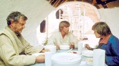 Luke-eating-with-Uncle-Owen-Aunt-Beru-1536x864-854512090096